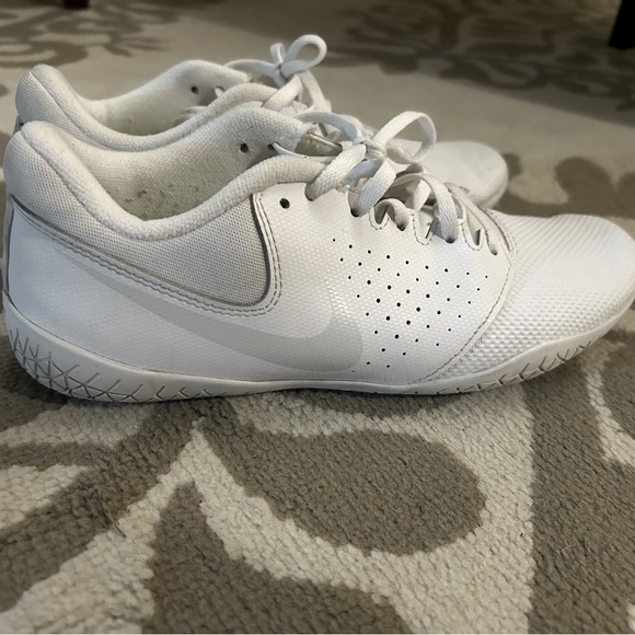 Nike cheer shoes size 7 worn 2 times in the gym - Picture 1 of 5